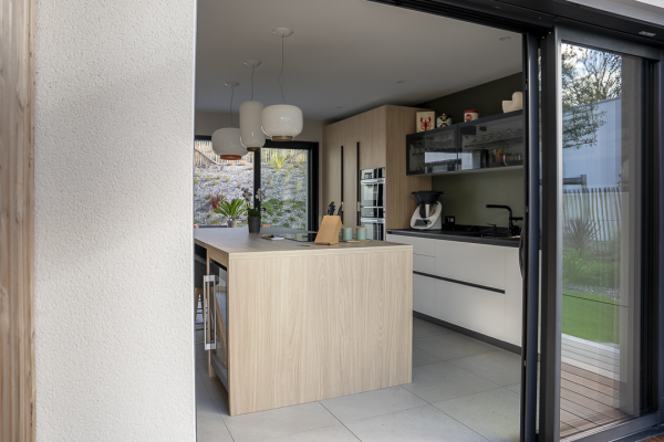 cuisine sur mesure blanc et bois Cabourg
