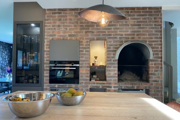 mur en brique conservé pour garder le charme de la maison