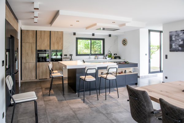 cuisine sur mesure blanc noir bois à Caen plans dekton 